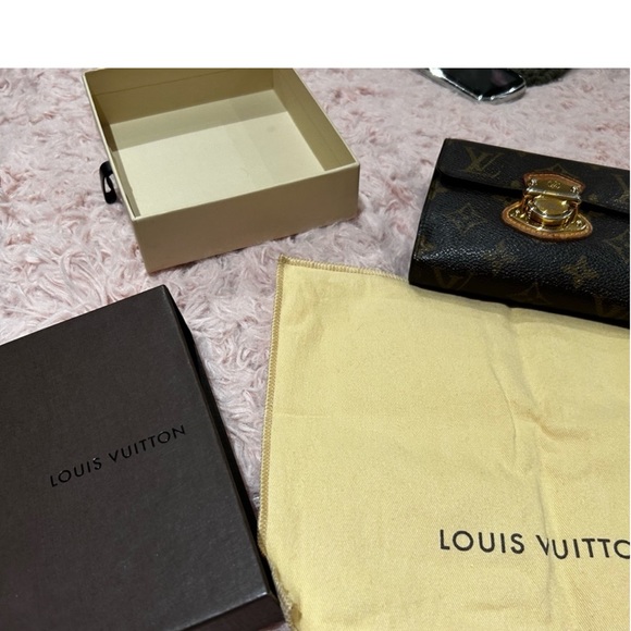 Louis Vuitton wallet - Picture 10 of 12